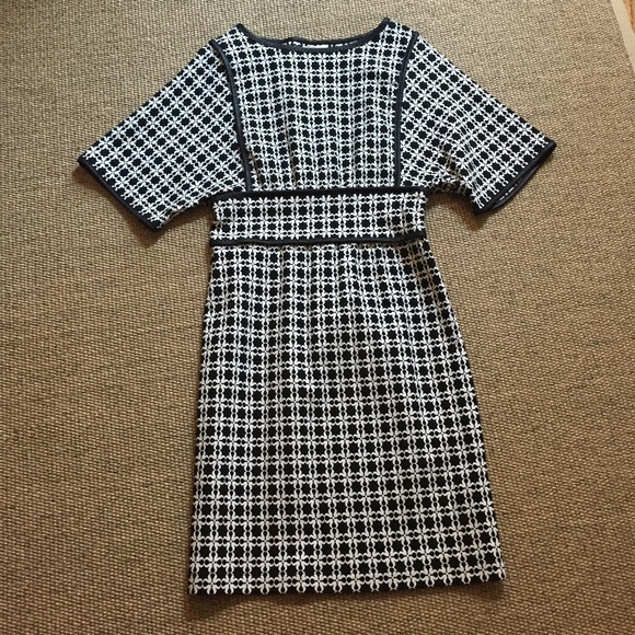 S O L D ! Max Studio NWT Kimono Sleeve Dress b/w M - Picture 3 of 8